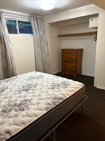 Building Photo - 924 NE 147th St