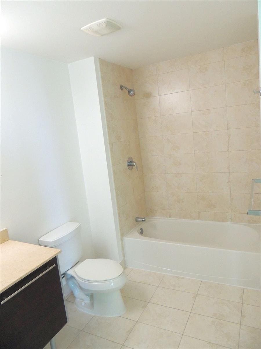 Building Photo - 1900 N Bayshore Dr