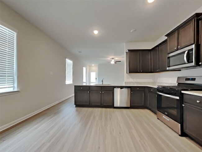 Building Photo - 15419 Maple Ter Dr