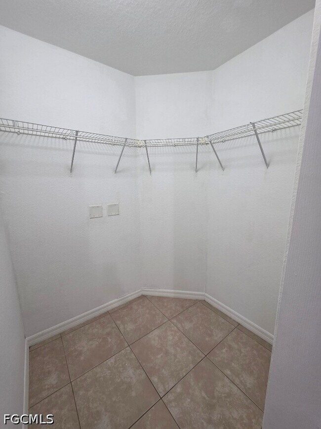 Building Photo - 2419 Joe Ave S