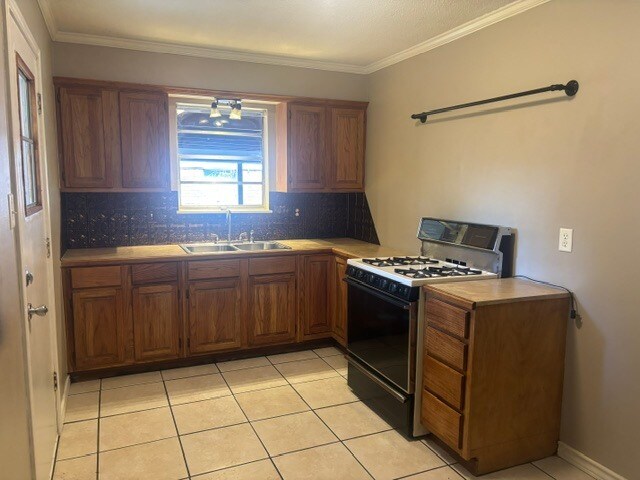 Building Photo - 711 Hillview St