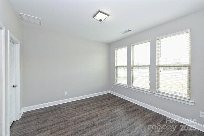 Building Photo - 2635 Statesville Ave