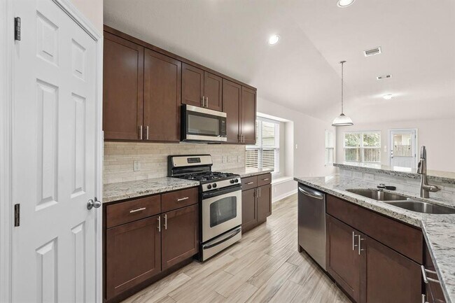 Building Photo - 10918 Barker View Dr