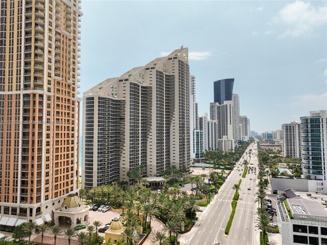 Building Photo - 17555 Collins Ave