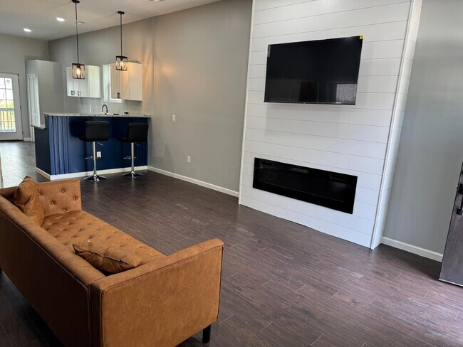 Building Photo - 462 S Hampton Rd