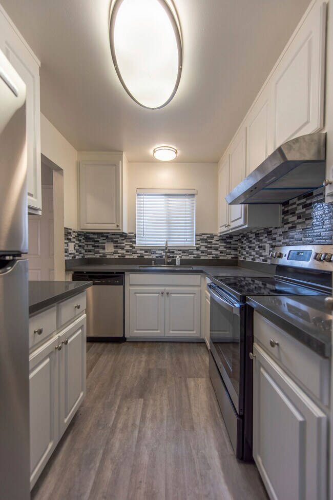 Middlefield Manor Apartments 21102120 W Middlefield Rd Mountain View