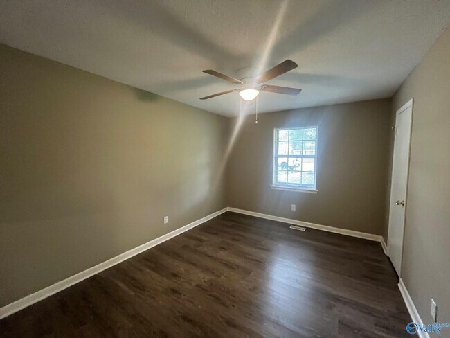 Building Photo - 726 Larkwood Cir SW