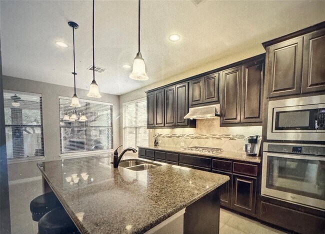 Building Photo - 2414 Sweetwater Ln