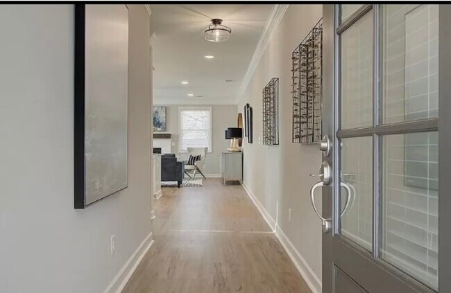 Entry - 1916 Allagash Ln