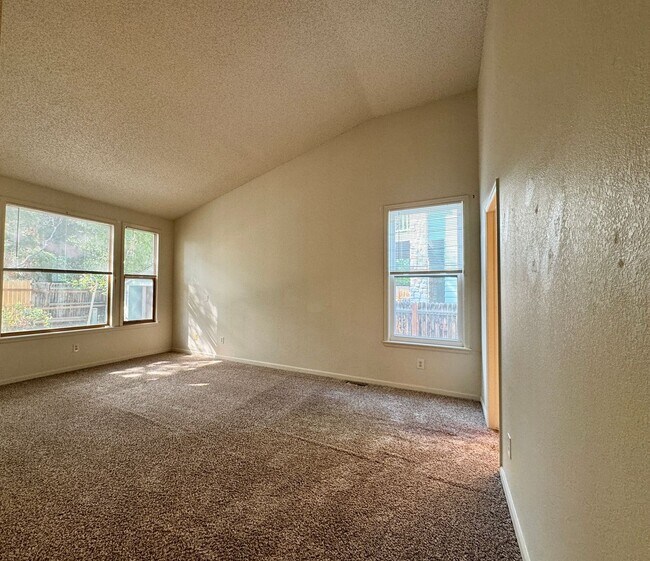 Building Photo - 2404 S Holman Cir