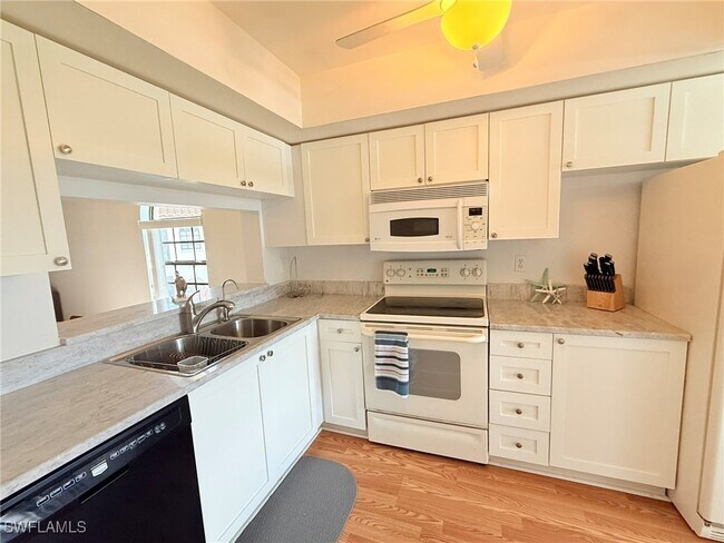 Building Photo - 212 Deerwood Cir