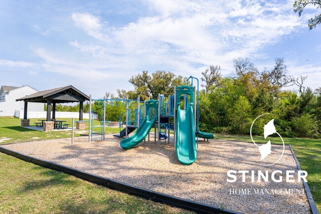 Building Photo - 108 Saluda Way