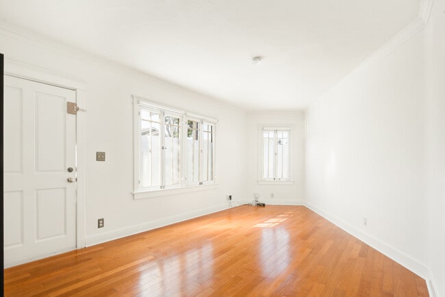 Building Photo - 321 Market St