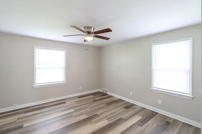 Building Photo - 4801 Oak Park Dr