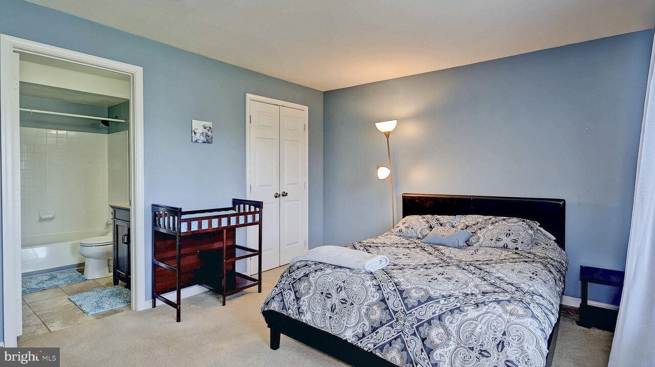 Building Photo - 8087 Lacy Dr
