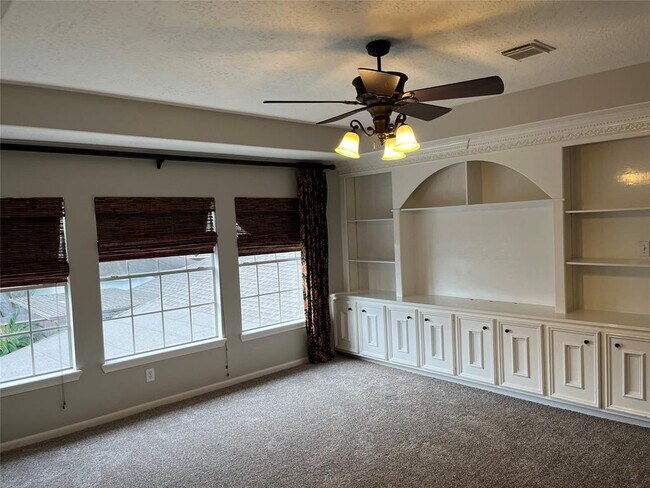 Building Photo - 6507 Stone Briar Dr