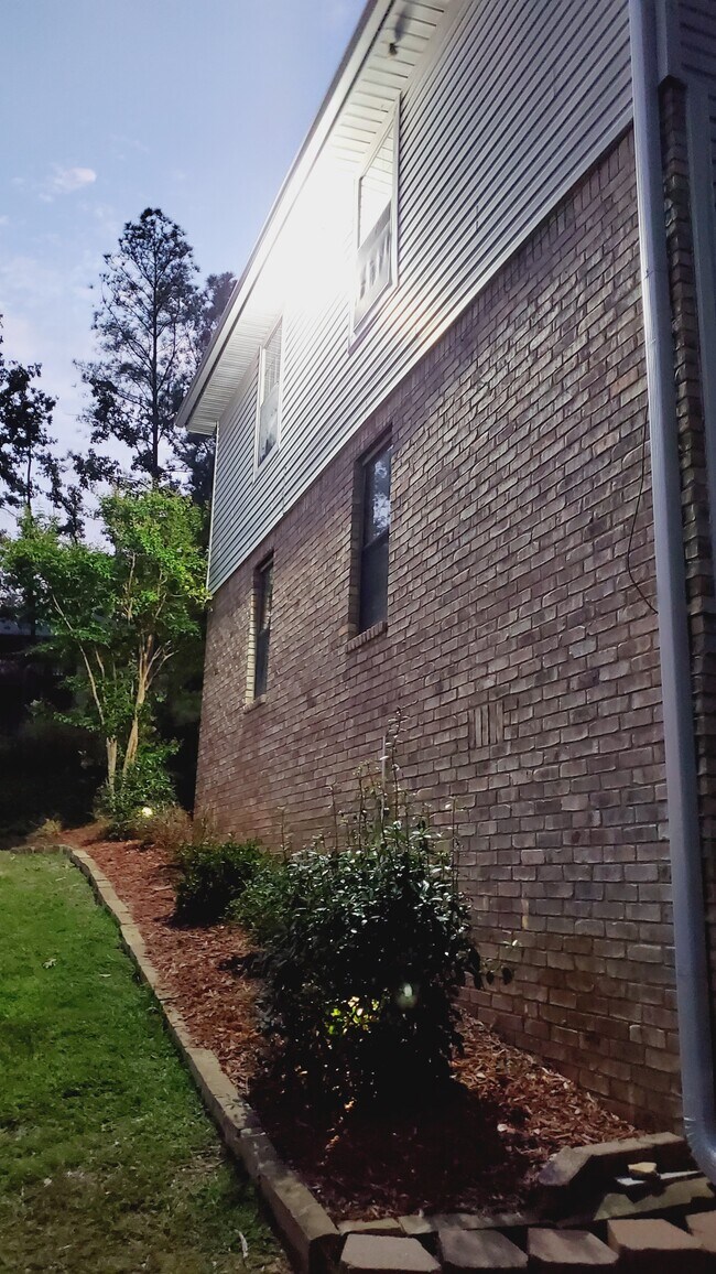 Building Photo - 1 Pine Way Ct