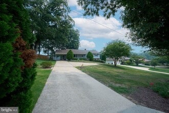 Building Photo - 2924 Gracefield Rd