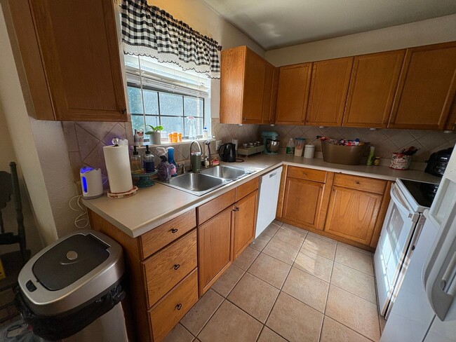 Building Photo - Great 3-bed 2-bath Home Birdville ISD *New...
