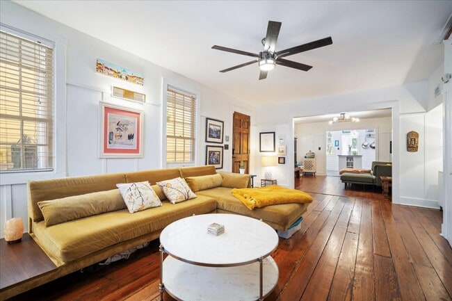 Building Photo - 237 Coming St