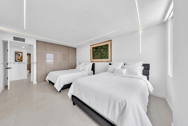 Building Photo - 1147 Hillsboro Mile