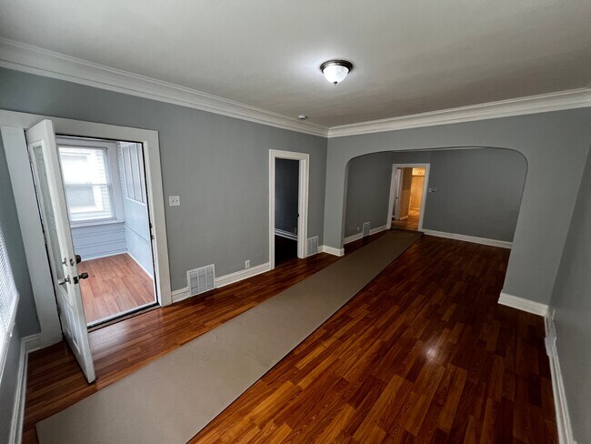 Building Photo - 346 W 113th St