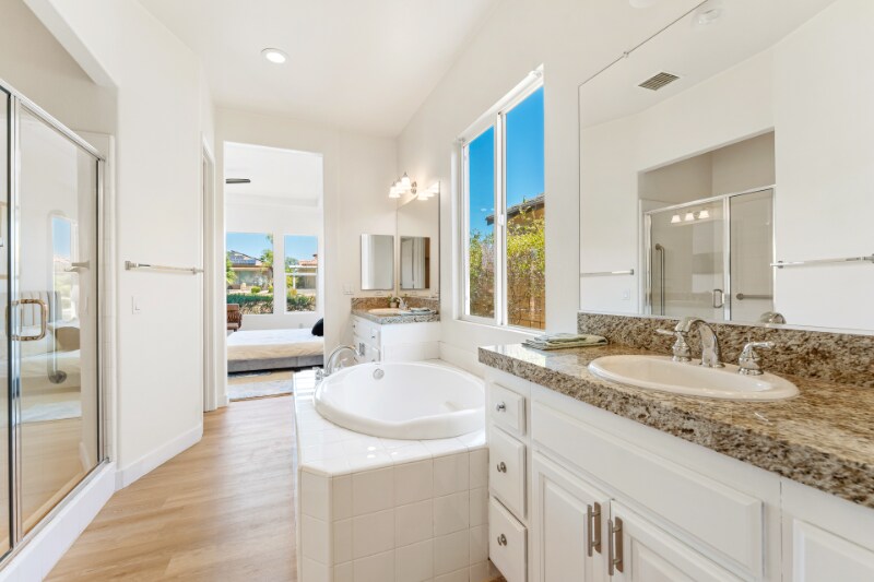 Building Photo - 65 Shoreline Dr