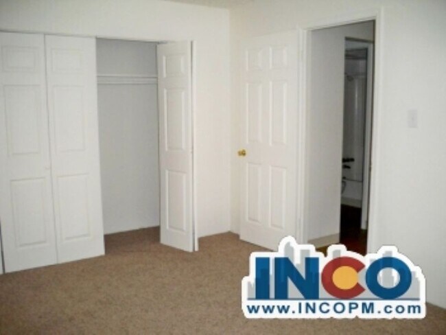 Building Photo - Awesome Remodeled STUDIO apartment near Ri...