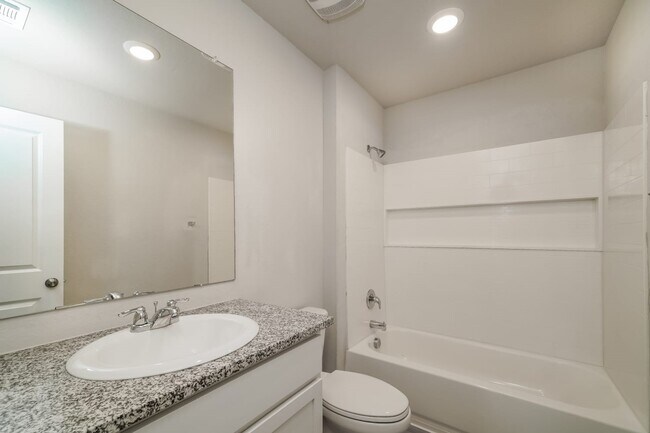 Building Photo - 170 Pasadena Pl