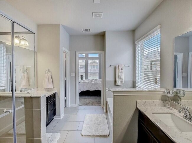 Building Photo - 8014 Arezzo Dr