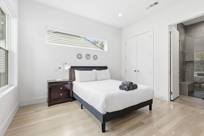 Building Photo - 3714 Highgrove Dr