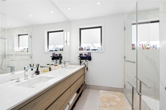 Building Photo - 2489 Meridian Ave