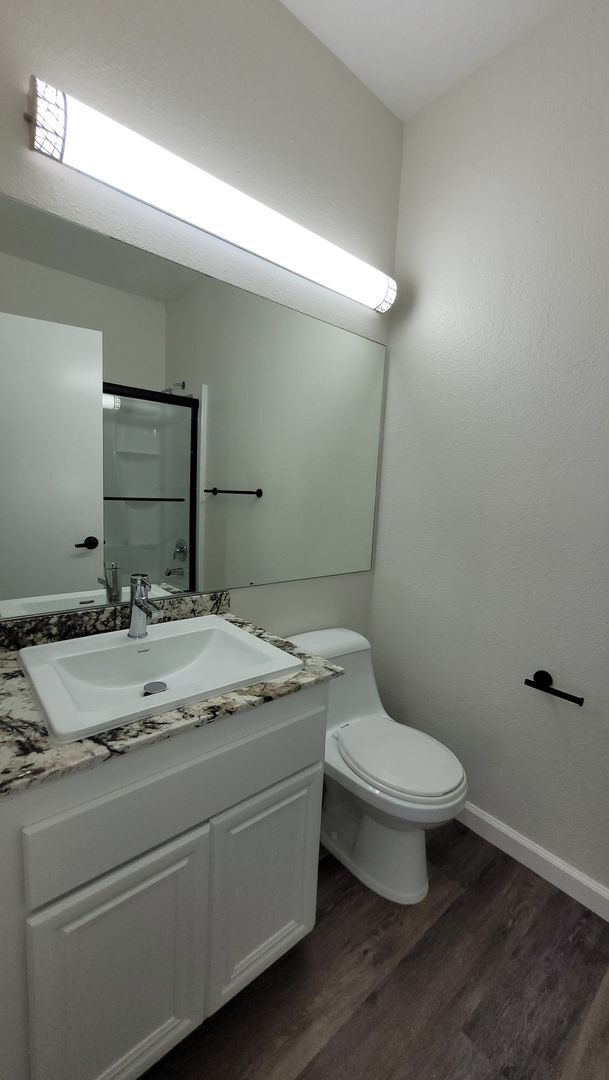 Building Photo - River Colony townhome - centrally located