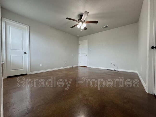 Building Photo - 204 Sparrow Cove