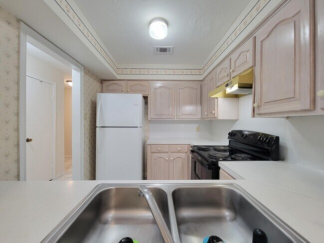 Building Photo - 1815 Country Village Blvd