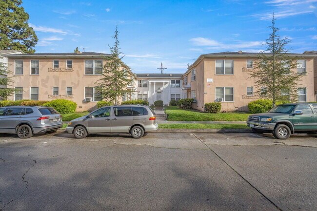 Building Photo - 3335 Stocker St W