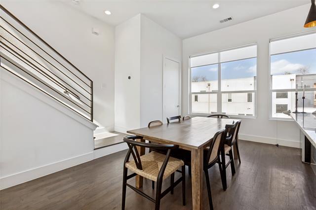 Building Photo - 2319 Kirby St