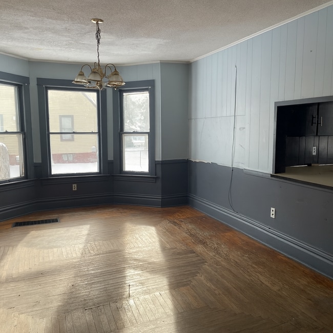 Building Photo - 610 Pine St