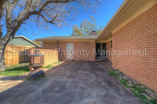 Building Photo - For Lease | Midtown Tulsa | Available Now!