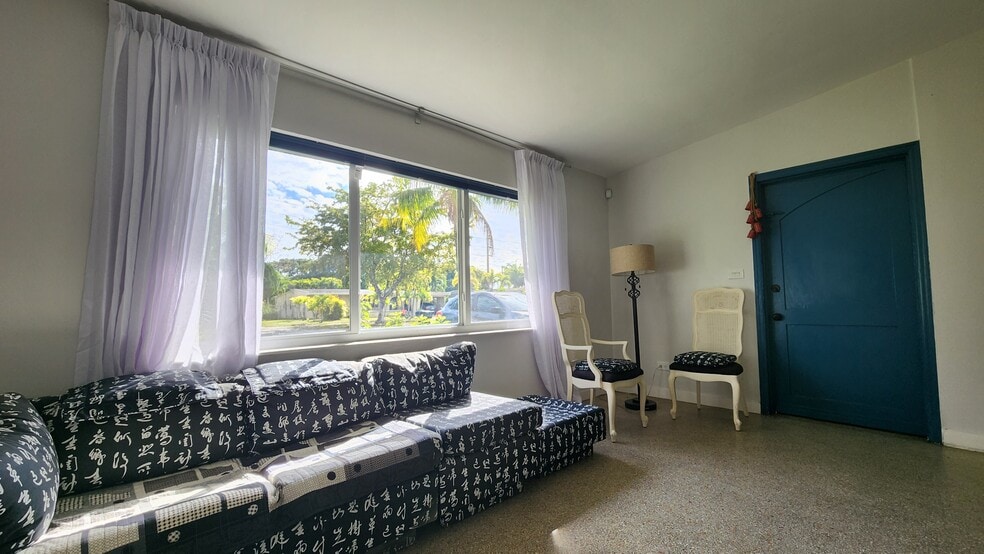 Building Photo - 565 NW 128th St