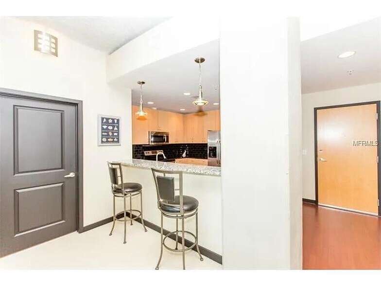 Building Photo - 777 N Ashley Dr