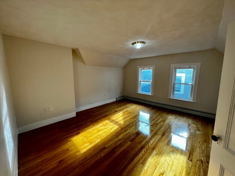 Building Photo - 19 Banks St