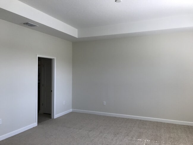 Building Photo - Large 4/3 Lake Front Executive Home with 3...