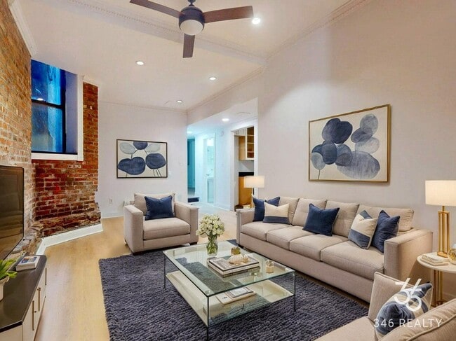 Building Photo - 214 E 25th St