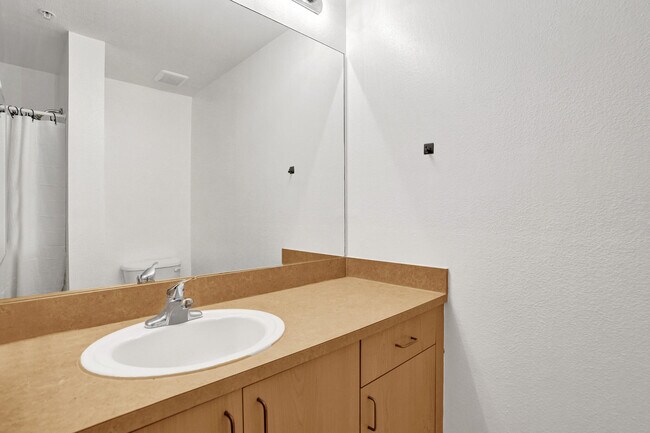 Building Photo - 533 NE 3rd Ave