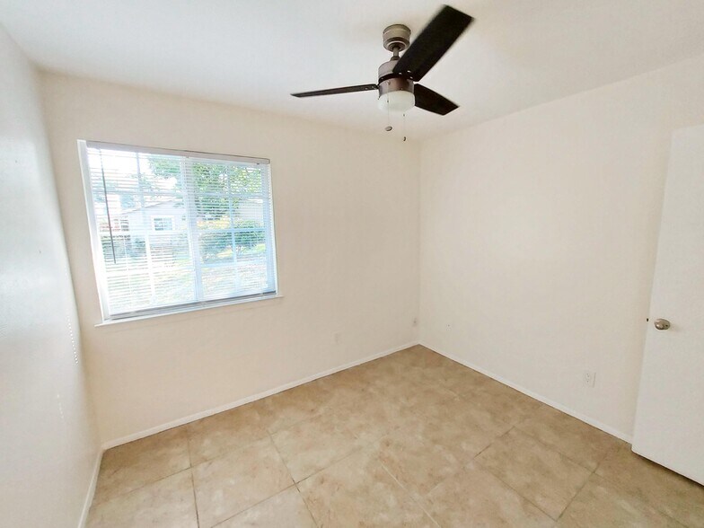 Building Photo - 111 Meteor Dr