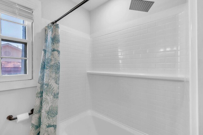 Building Photo - Updated 3 Bedroom, 2 Bath Home – Minutes from Fort Bragg!