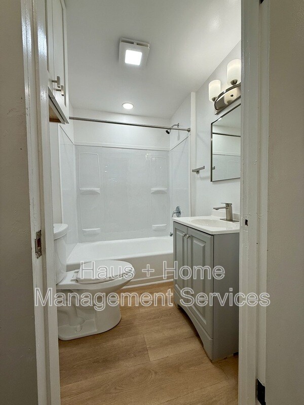 Building Photo - 906 Penn Ave