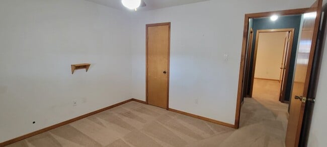 Building Photo - LARGE HOME ON QUIET STREET NEAR HOSPITAL