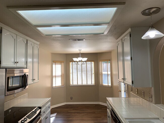 Building Photo - 203 Legacy Ln